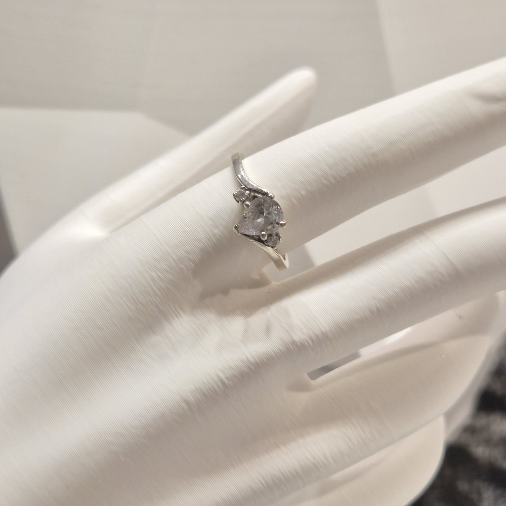 Vintage Avon 925 Sterling Silver Pear CZ Ring Size 9 Swirl Setting